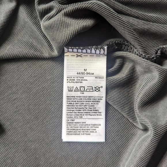 Black Sleeveless Mockneck Top - Picture 6 of 6